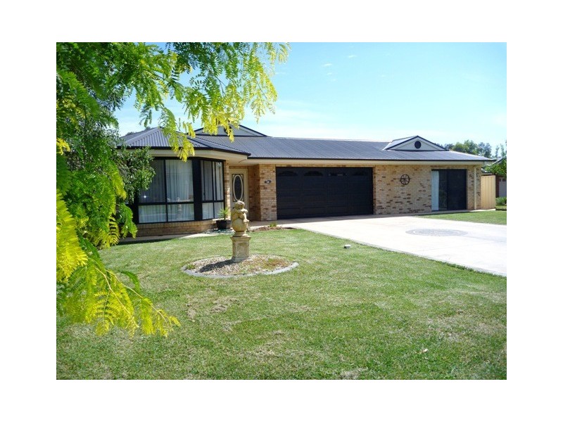 14 Kingfisher Dve East, Moama NSW 2731