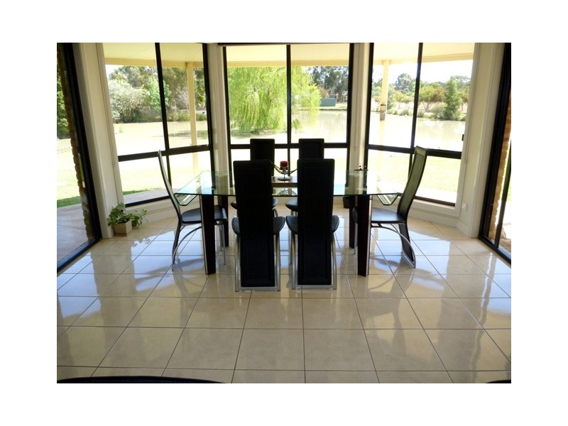 14 Kingfisher Dve East, Moama NSW 2731