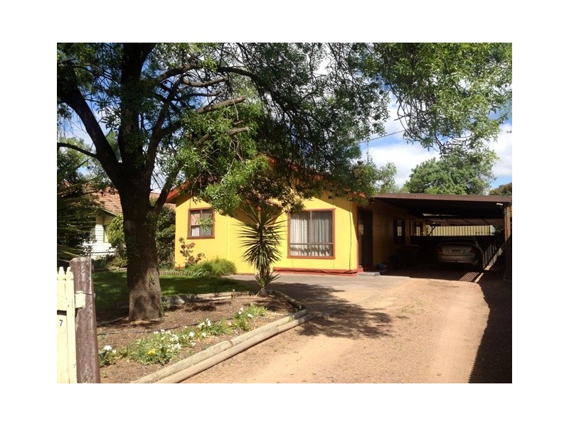 87 Hovell Street, Echuca VIC 3564
