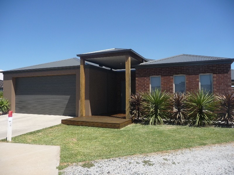 16 Whitby Close, Echuca VIC 3564