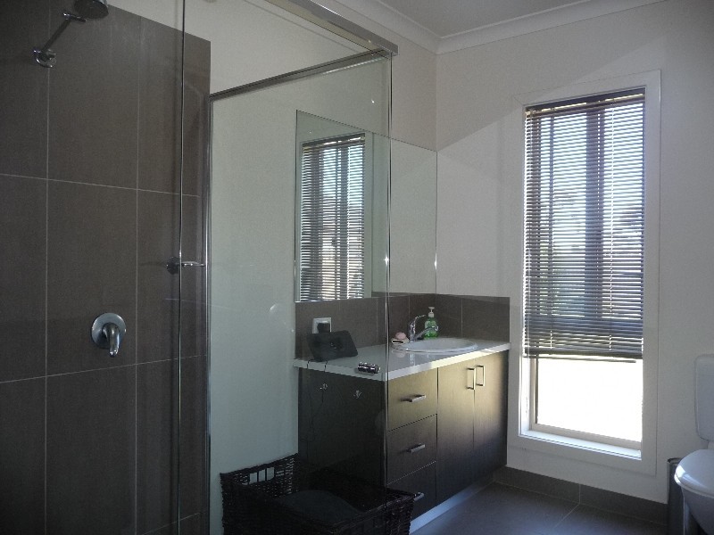 16 Whitby Close, Echuca VIC 3564