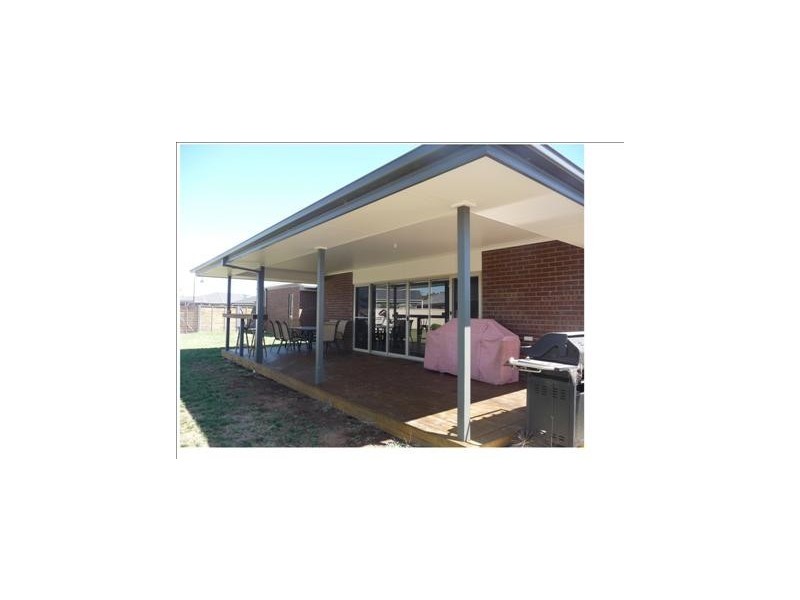 16 Whitby Close, Echuca VIC 3564