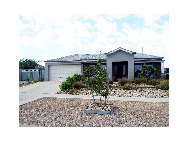 43 Declan Way, Echuca VIC 3564