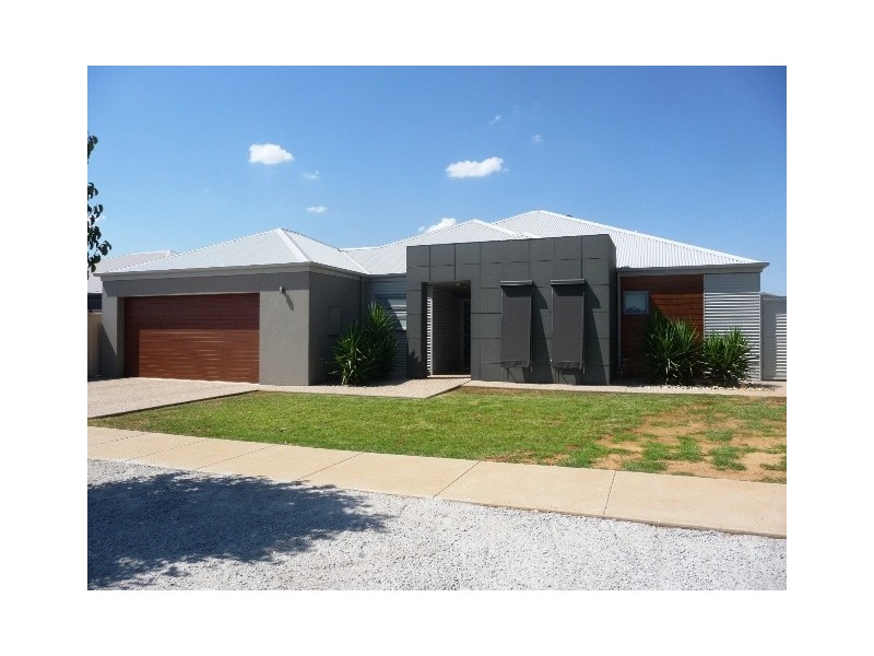 38 Bridlington Avenue, Echuca VIC 3564