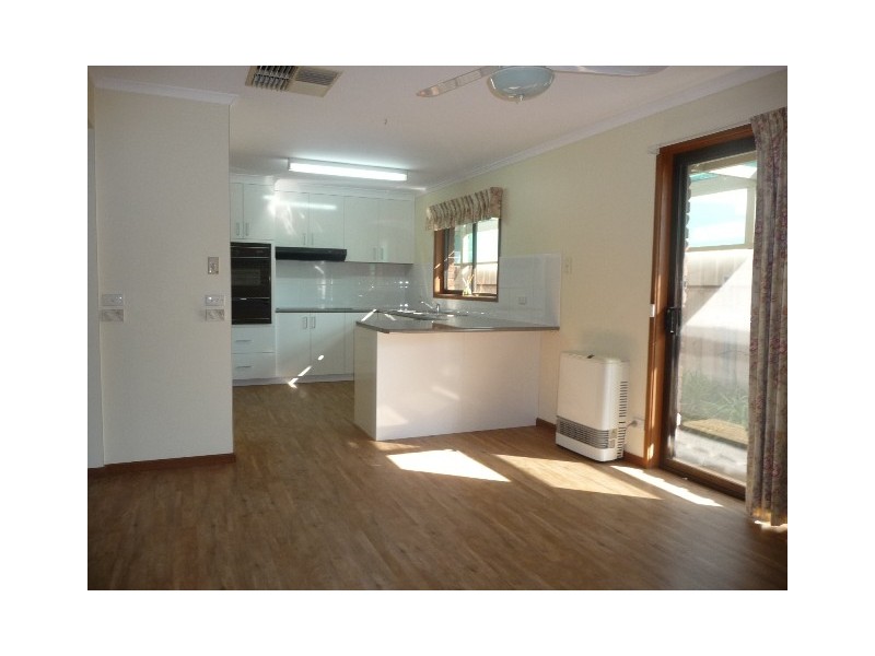 20 Adelaide Cres, Echuca VIC 3564