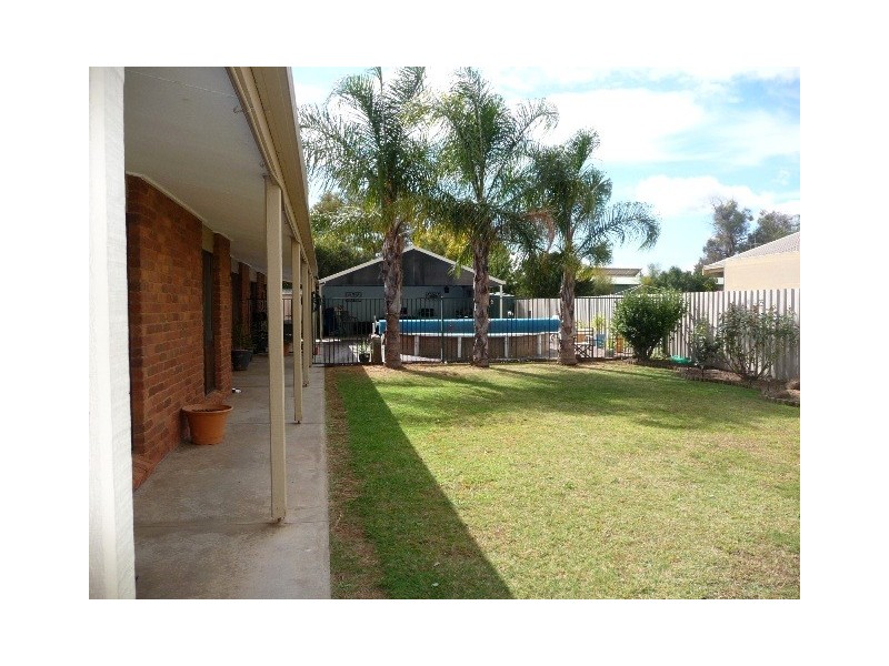 20 Adelaide Cres, Echuca VIC 3564