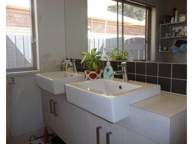 1/118 HAVERFIELD ST, Echuca VIC 3564