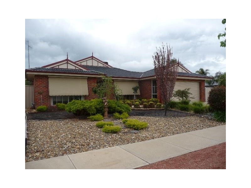 12 Riverina Parade, Echuca VIC 3564