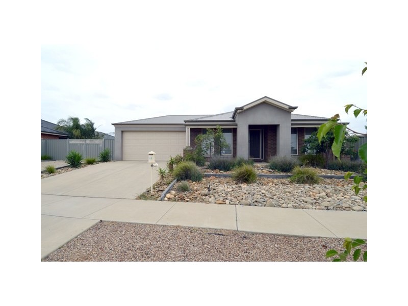 43 Declan Way, Echuca VIC 3564
