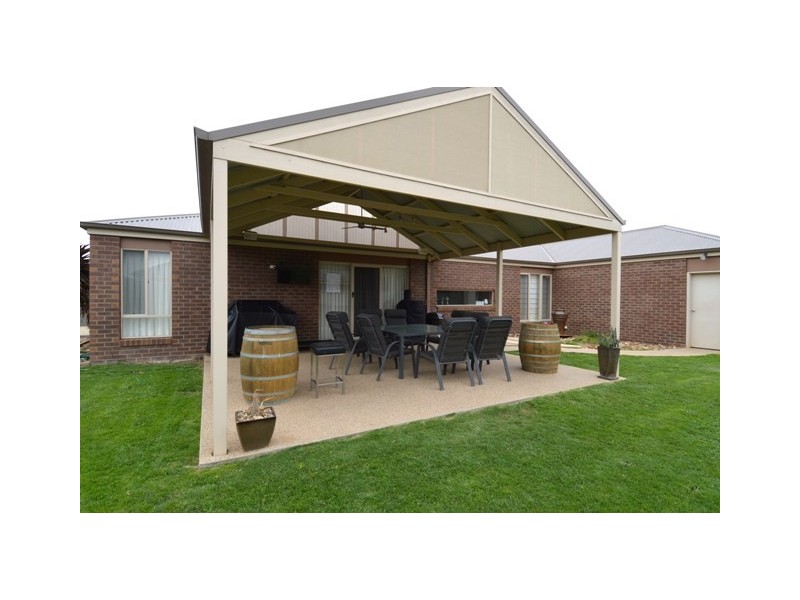 43 Declan Way, Echuca VIC 3564