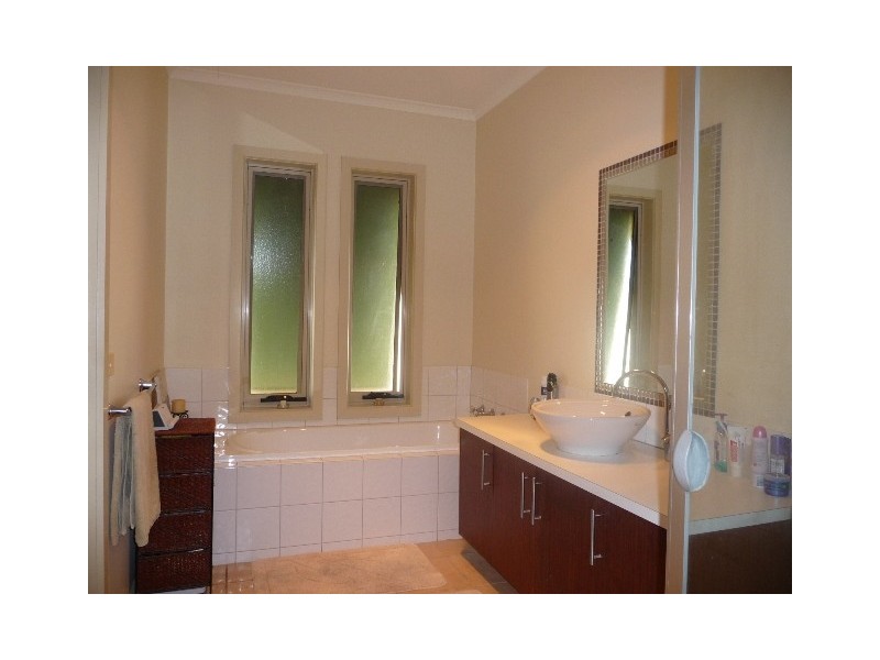 2 of 65 Mitchell St, Echuca VIC 3564