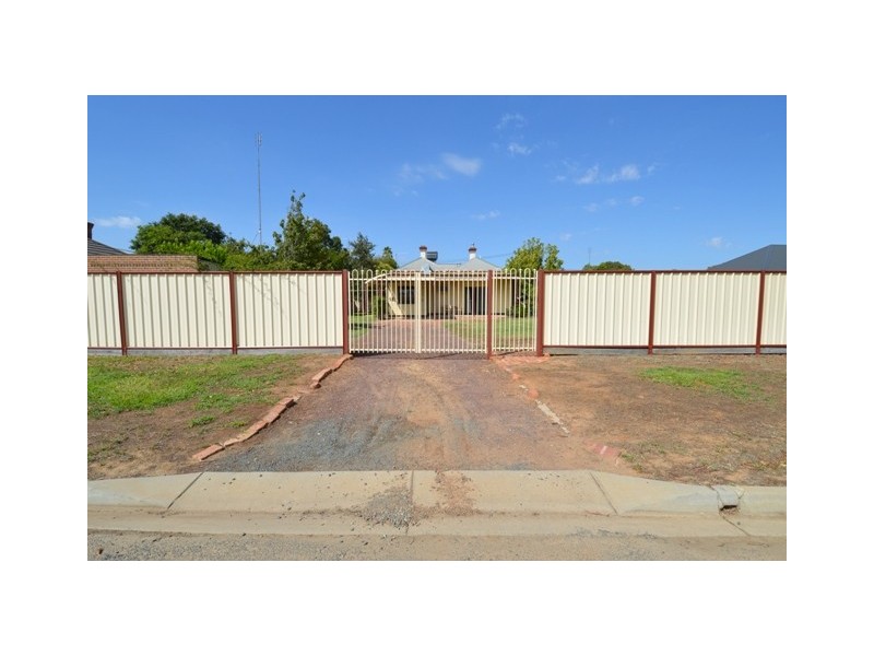 8 Simms Street, Moama NSW 2731