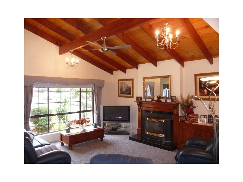 4 Canberra Crt, Moama NSW 2731