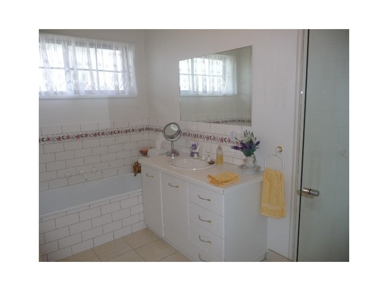 4 Canberra Crt, Moama NSW 2731