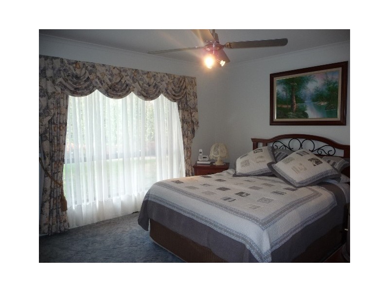 4 Canberra Crt, Moama NSW 2731