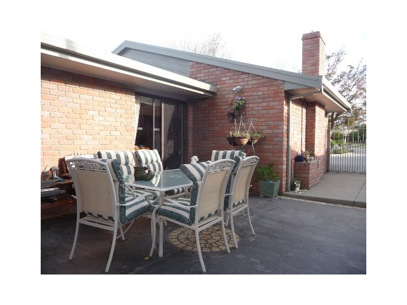 4 Canberra Crt, Moama NSW 2731