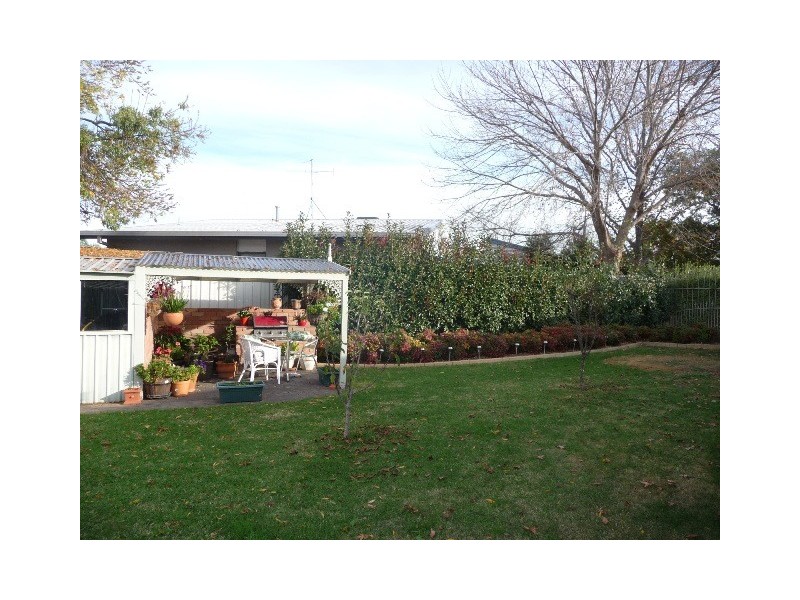 4 Canberra Crt, Moama NSW 2731