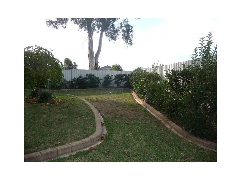 4 Canberra Crt, Moama NSW 2731