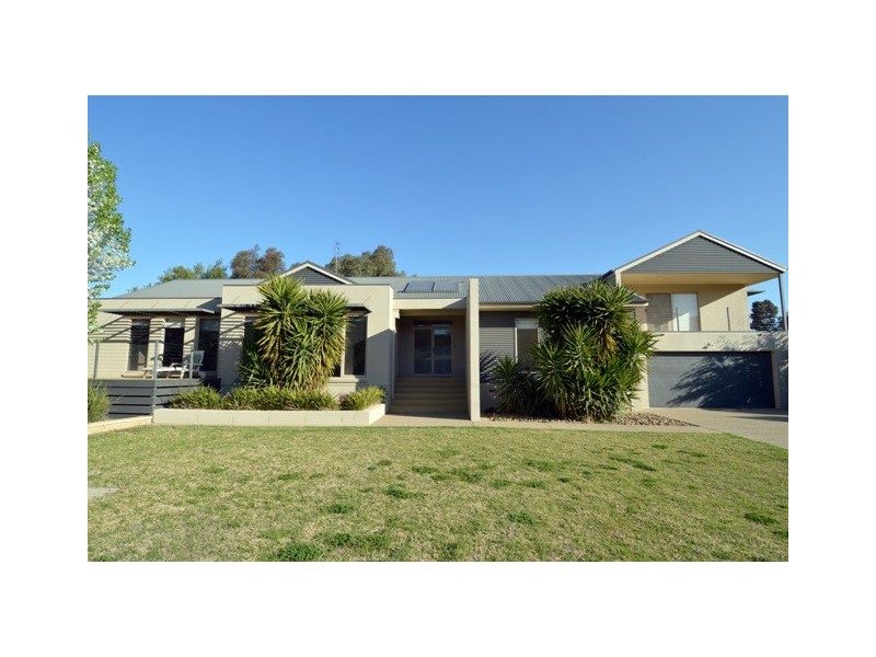 61 Pakenham St, Echuca VIC 3564