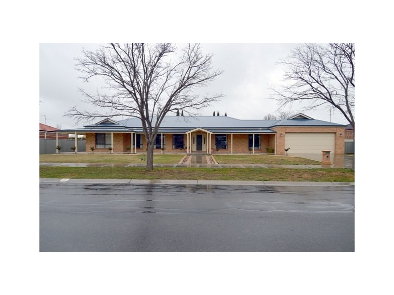 19 Caroline Court, Echuca VIC 3564