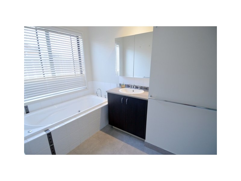 49 Declan Way, Echuca VIC 3564