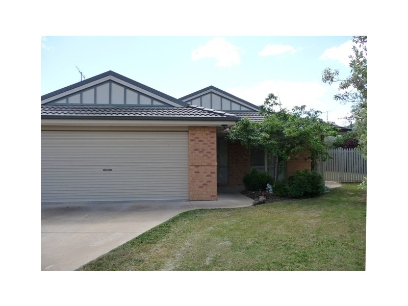 34 Woodlands Circuit, Echuca VIC 3564