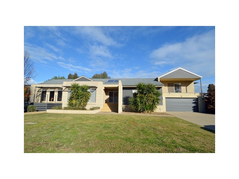 61 Pakenham Street, Echuca VIC 3564