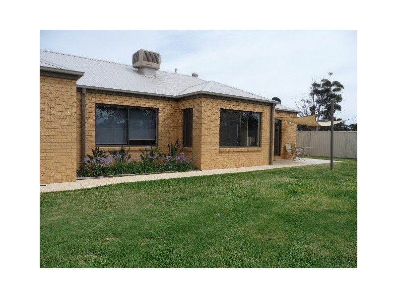 4 Dover Crt, Echuca VIC 3564