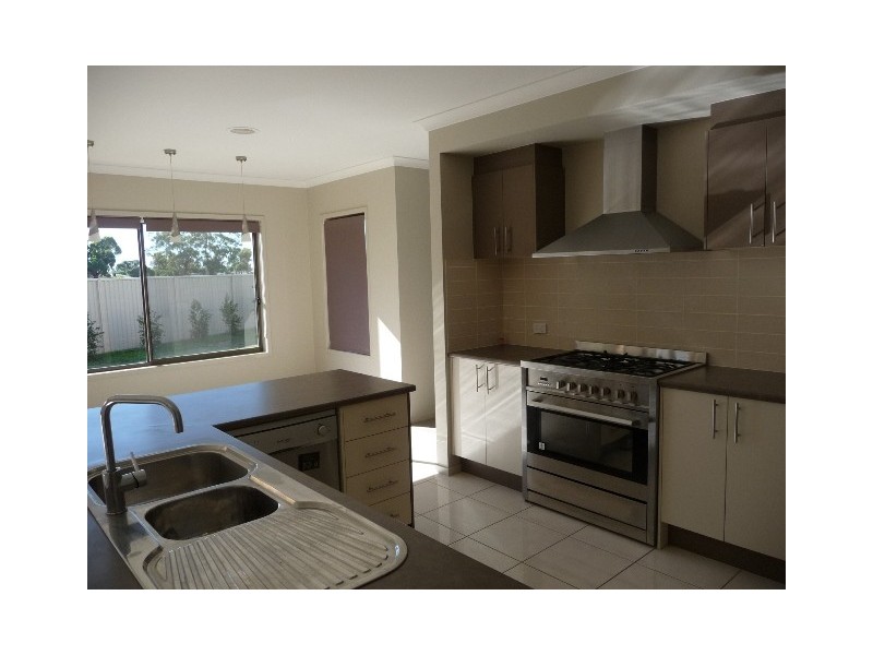 4 Dover Crt, Echuca VIC 3564