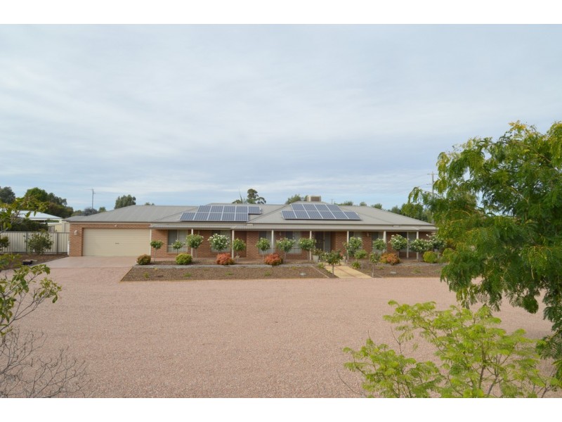 8 Meadow Court, Echuca VIC 3564