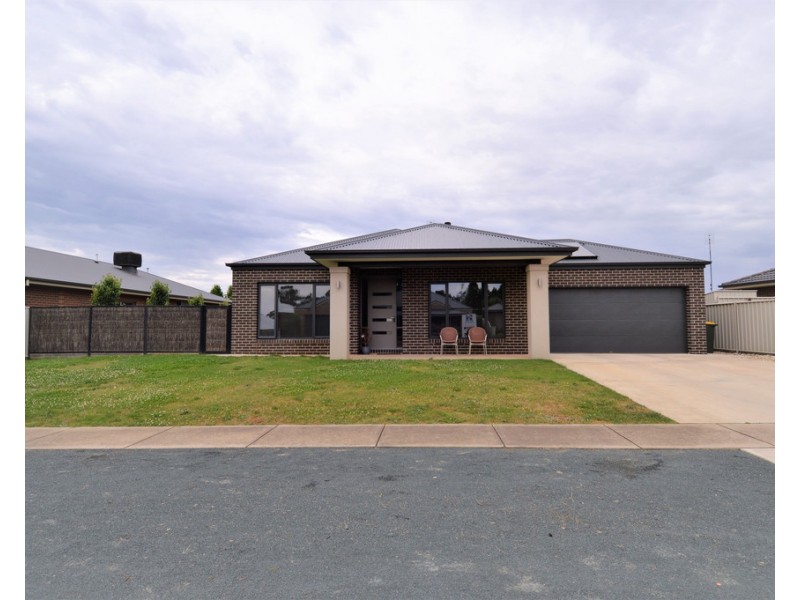 16 Forfar Drive, Moama NSW 2731