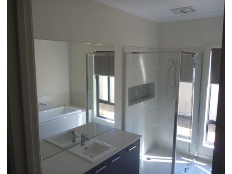 16 Forfar Drive, Moama NSW 2731