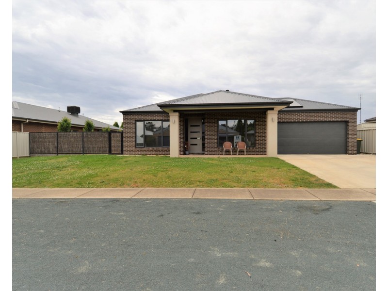 16 Forfar Drive, Moama NSW 2731