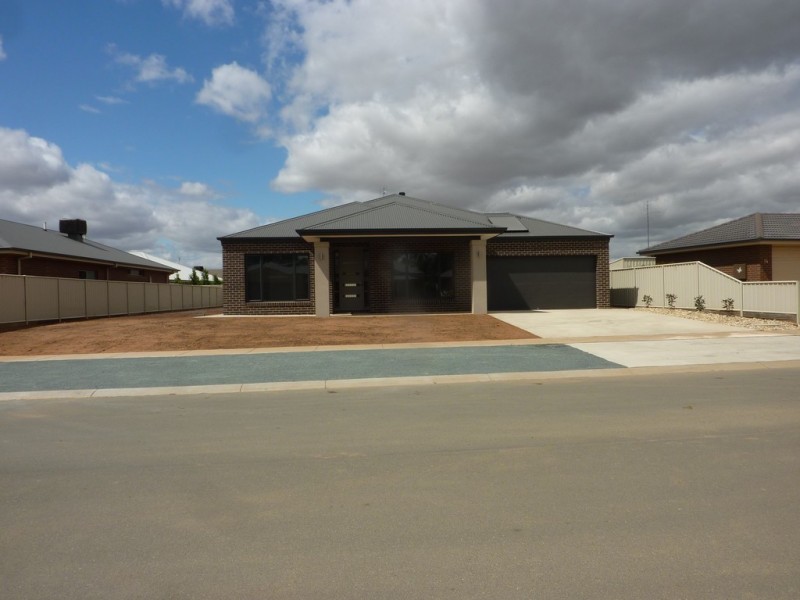 16 Forfar Drive, MOAMA  VIA, Echuca VIC 3564