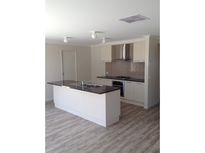 3 54 BRIDLINGTON AVENUE, Echuca VIC 3564