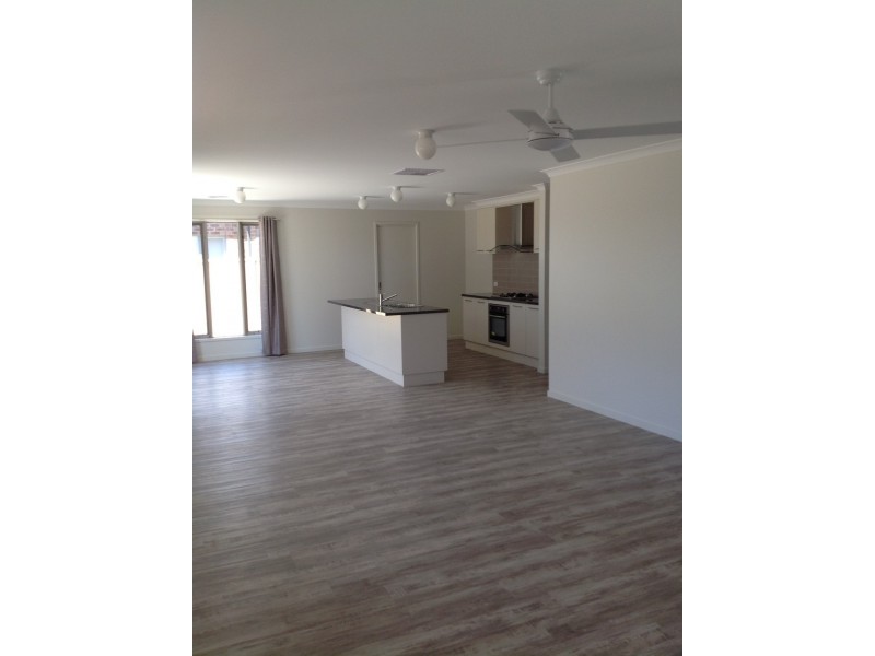 3 54 BRIDLINGTON AVENUE, Echuca VIC 3564