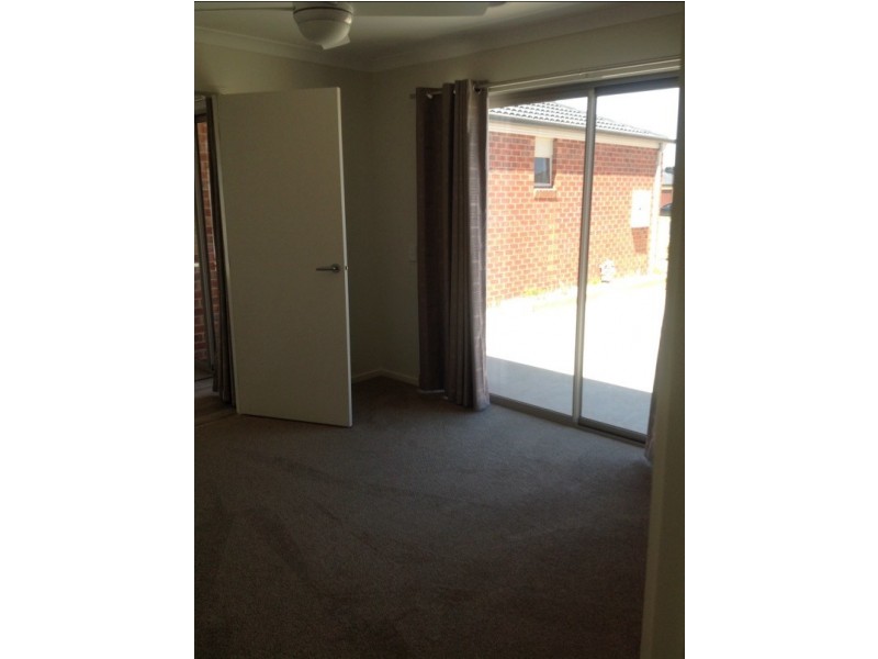 3 54 BRIDLINGTON AVENUE, Echuca VIC 3564