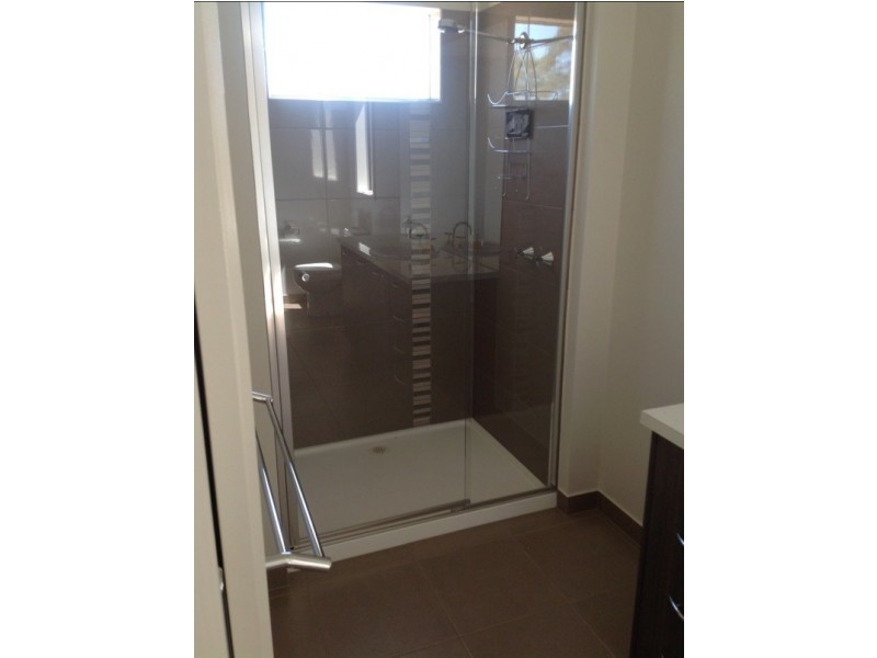 3 54 BRIDLINGTON AVENUE, Echuca VIC 3564