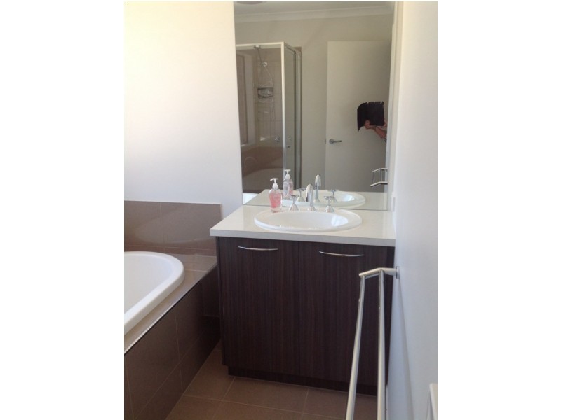 3 54 BRIDLINGTON AVENUE, Echuca VIC 3564