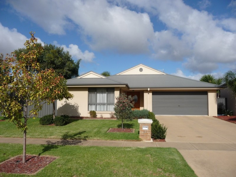 38 Glencoe Boulevard, Moama NSW 2731