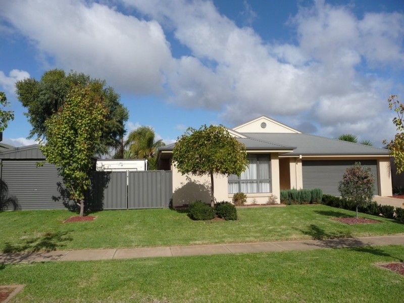38 Glencoe Boulevard, Moama NSW 2731