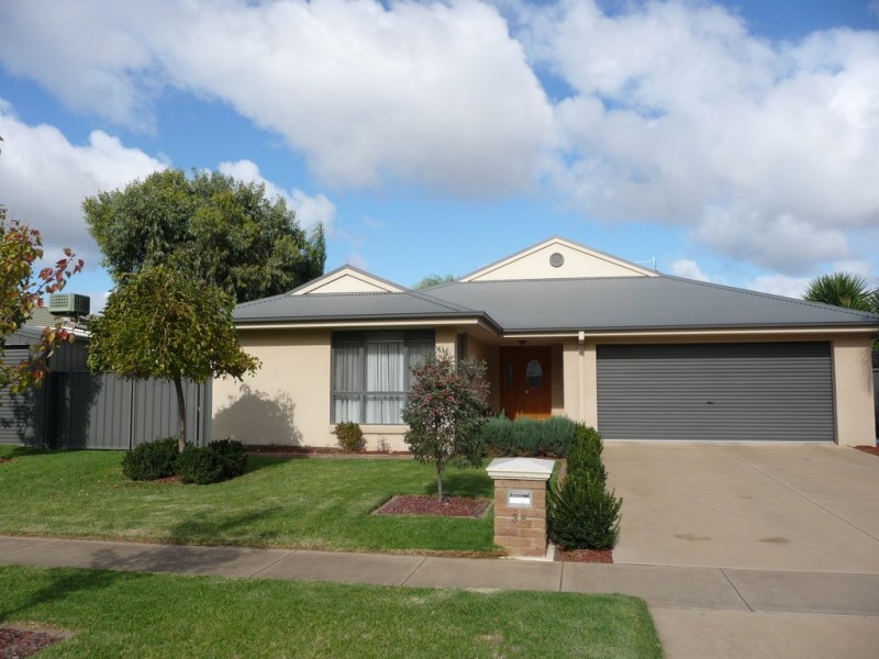 38 Glencoe Boulevard, Moama NSW 2731