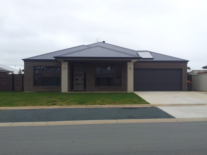 16 Forfar Drive MOAMA   via, Echuca VIC 3564