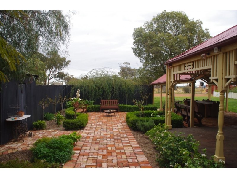 2889 Perricoota Road, Moama NSW 2731