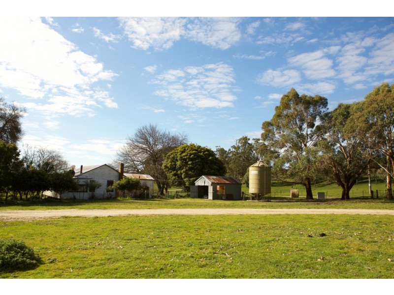 129 Yurittas Road, Caveat VIC 3660