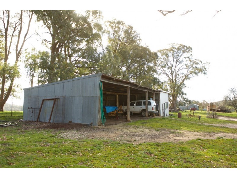 129 Yurittas Road, Caveat VIC 3660