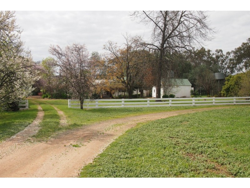 1586 Glenrowan Boweya Road, Taminick VIC 3675