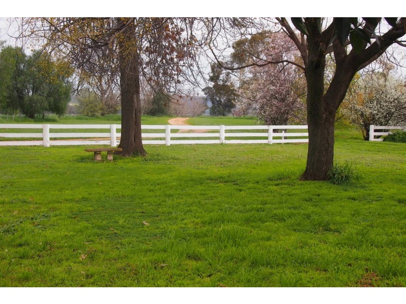 1586 Glenrowan Boweya Road, Taminick VIC 3675