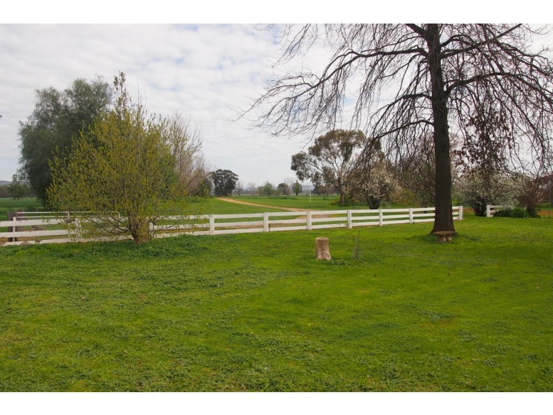 1586 Glenrowan Boweya Road, Taminick VIC 3675