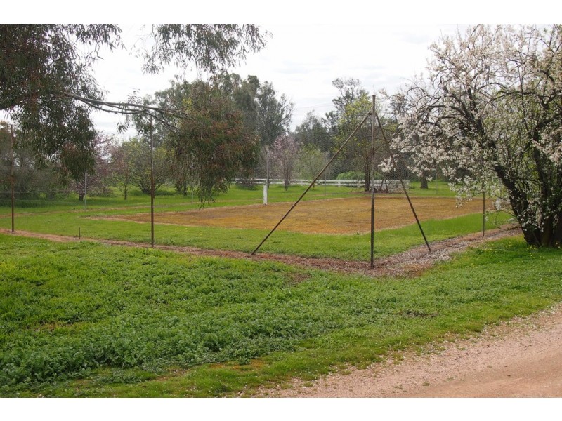 1586 Glenrowan Boweya Road, Taminick VIC 3675